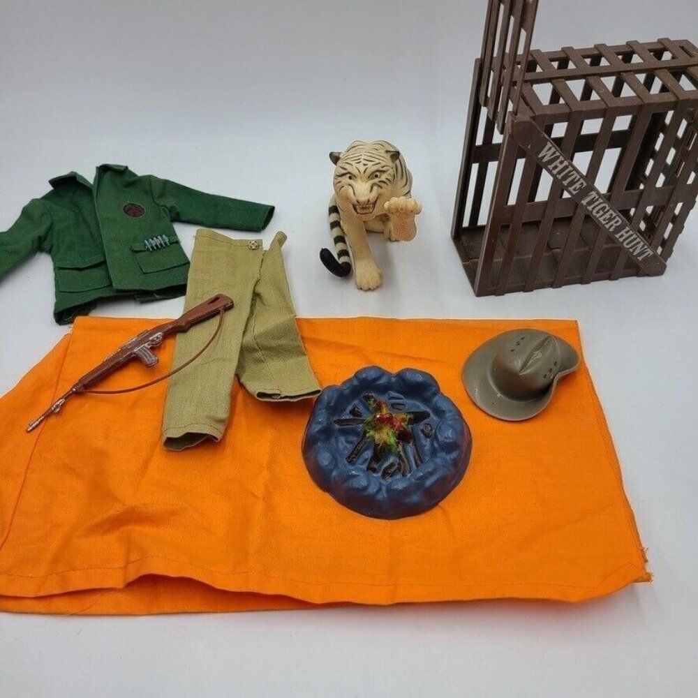 Vintage GI Joe Adventure Team White Tiger Hunt Outfit Gear Gun Orange Tent 1972